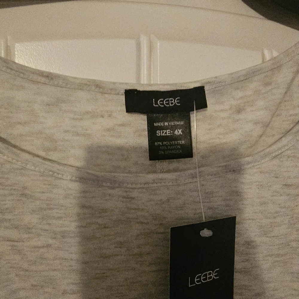 New Womans Size 4x LOVE shirt 87%Polyester 10%rayon 3%spandex - Picture 2 of 5